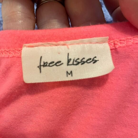 Free Kisses Graphic Love Short Sleeve Tee Medium - Picture 3 of 16